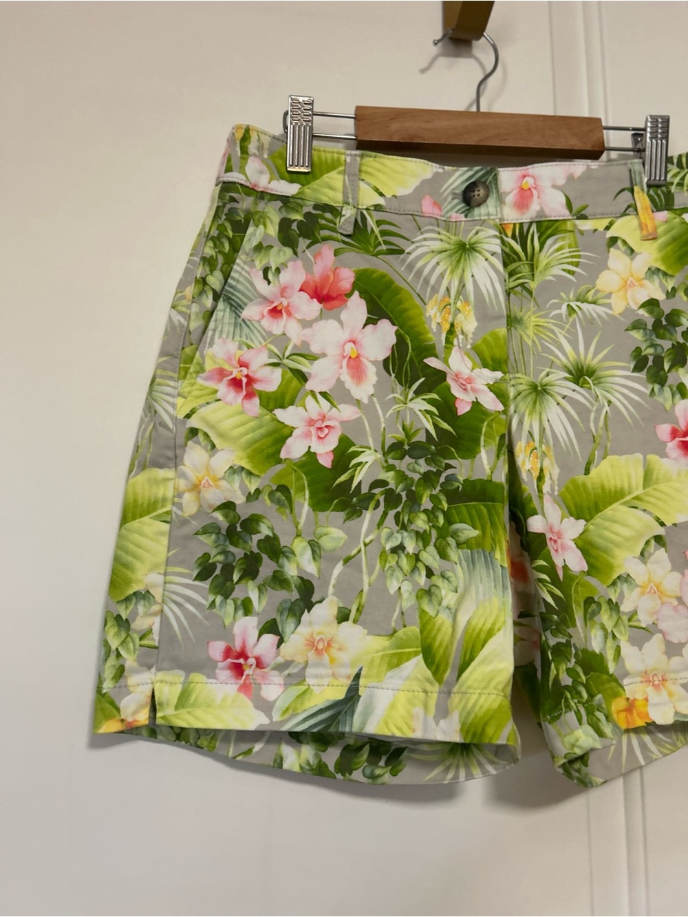 🌺🌼🌸Tommy Bahama Hawaiian  Tropical Floral Bermuda Shorts 🌸🌼🌺 - Picture 8 of 13